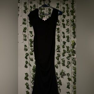 Fitted black dress (bodycon)